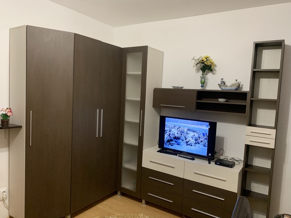 Închiriez apartament cu 2 camere