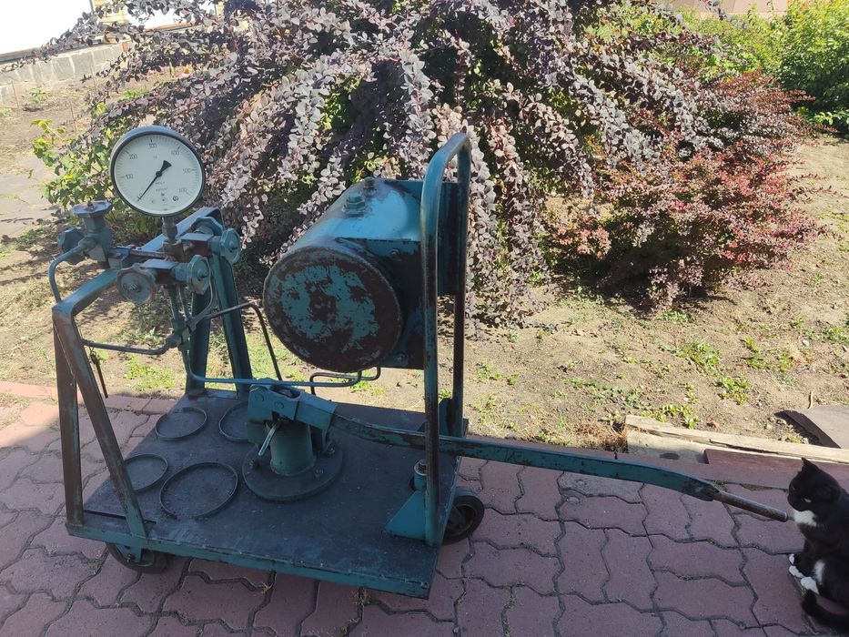 Маслостанция гидравлическая, в комплекте с  домкратами 5, 50, 100 тонн