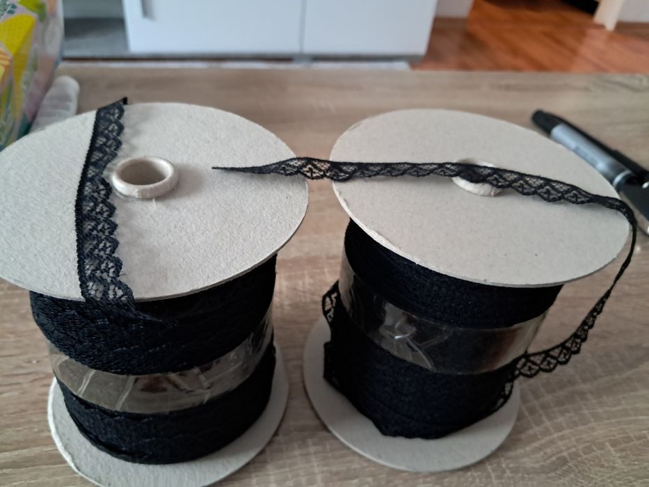 Dantelă neagră de vânzare