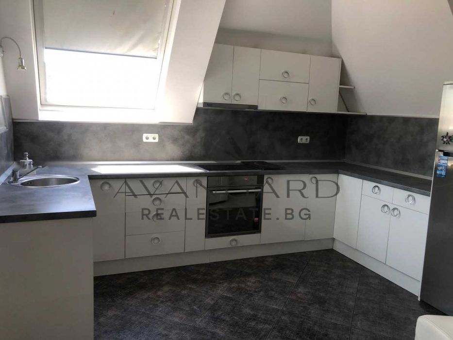 Продава се Тристаен апартамент в Пловдив, Кючук Париж - 110 кв.м за 1632 €/кв.м - Снимка #2