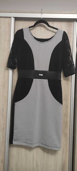 Продавам рокли размер М