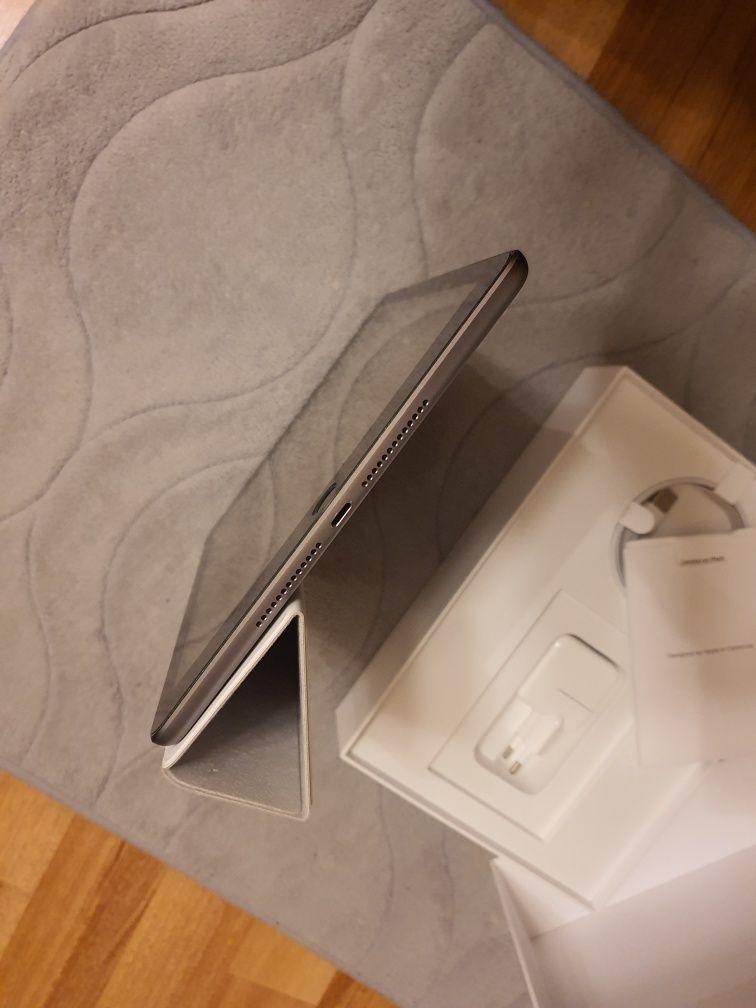 iPad 6th gen 128GB WiFi Cellular Sim