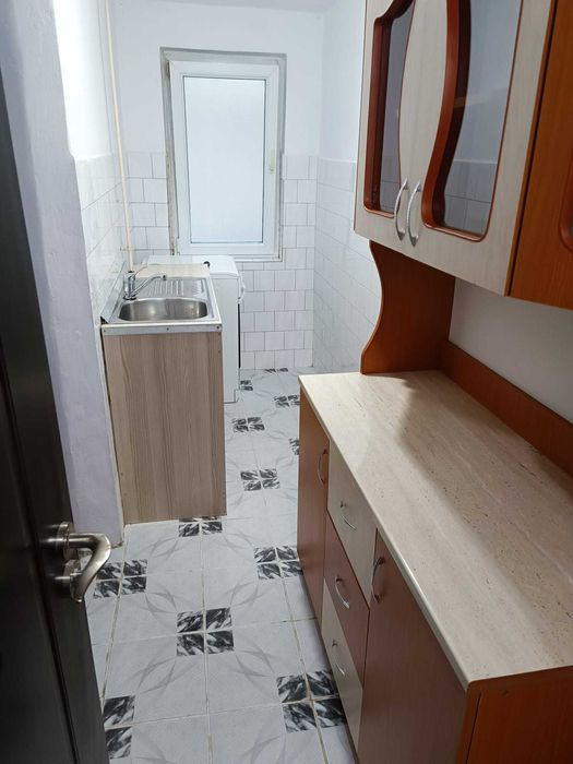 Inchiriez apartament cu 2 camere, zona Traian
