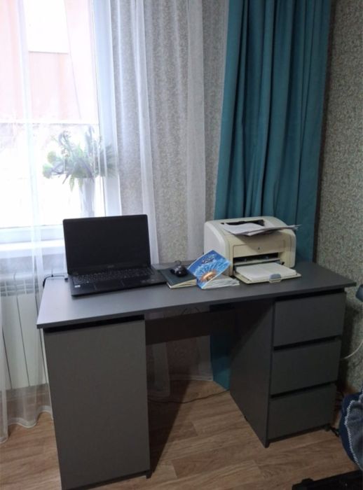 Стол продается в хорошим состоянии