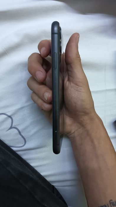 iPhone 11  foarte bun