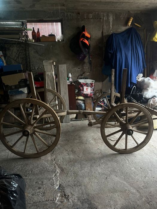 Car antic păstrat din vremea bunicilor