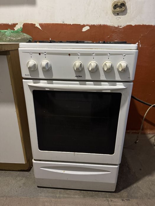 Газовая плита с духовкой