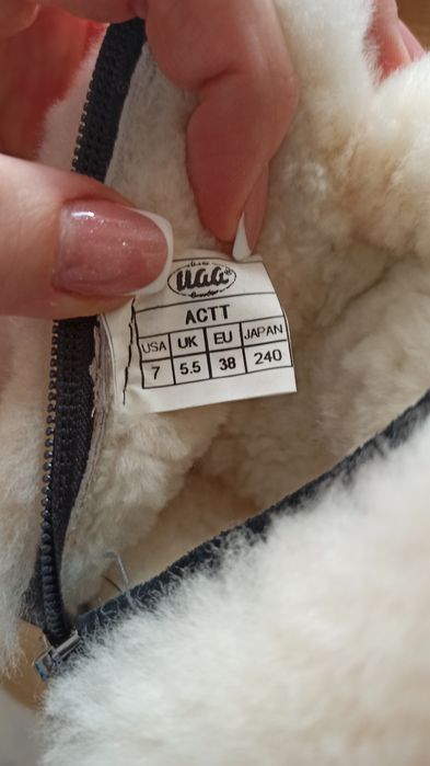 Боти естествен велур и вълна.