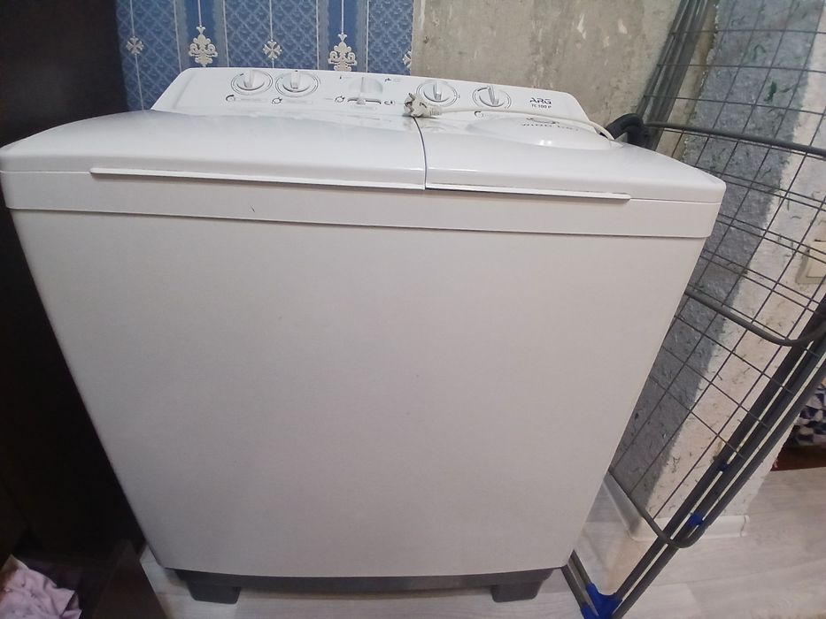 Продам стиральный машина полавтомат 10кг отличный состояние