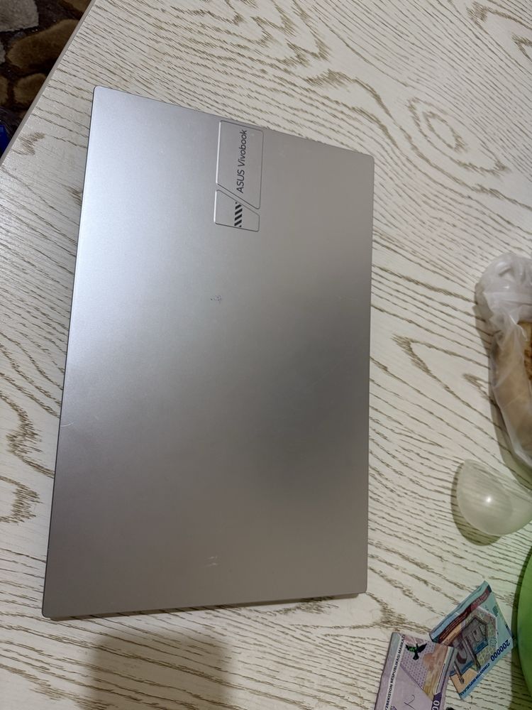 Asus vivobook 16x core i3 protsessor 2024 deyarli yangi 180 gradus