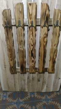 Изръботвам дървени закачалки