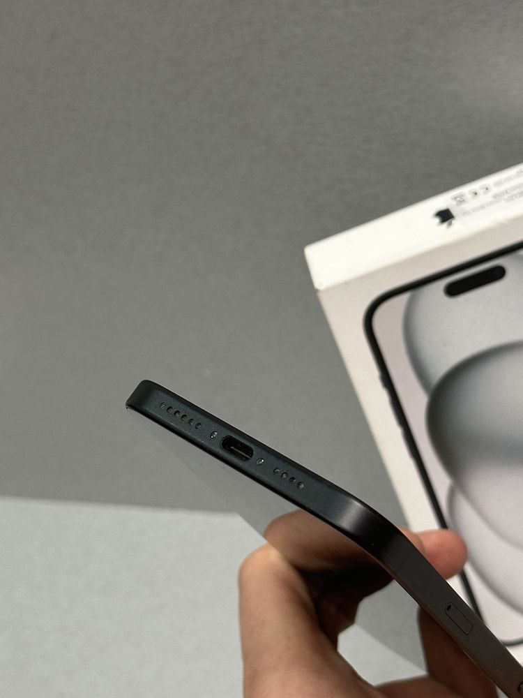 Продавам перфектен iPhone 15 PLUS