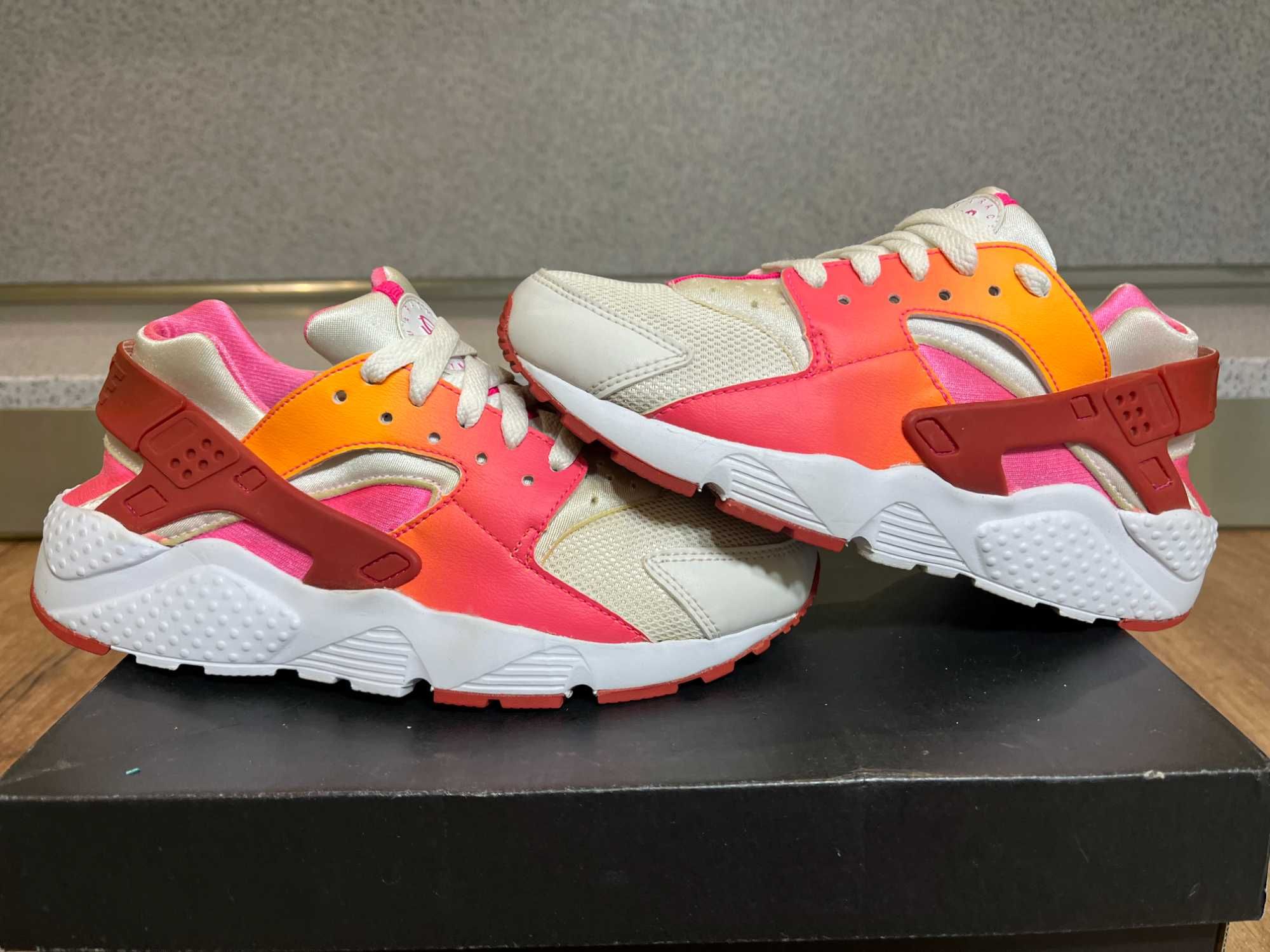 ОРИГИНАЛНИ *** Nike Huarache Run / "Vivid Pink"