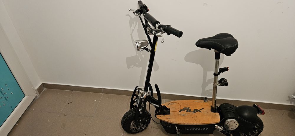 Vând trotineta electrica e flux