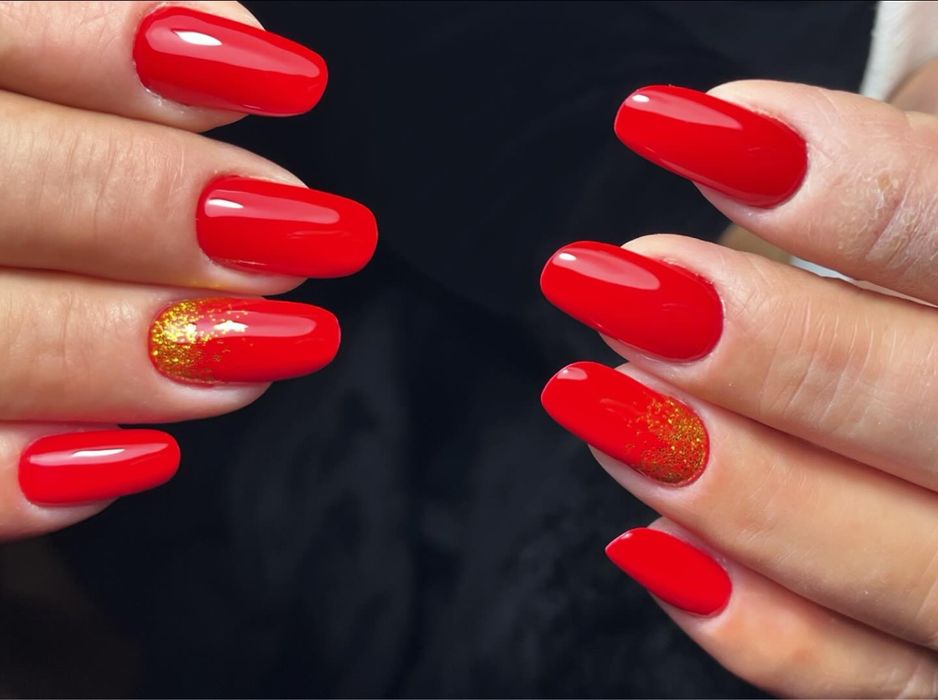 Nail Tech/ Nail Artist