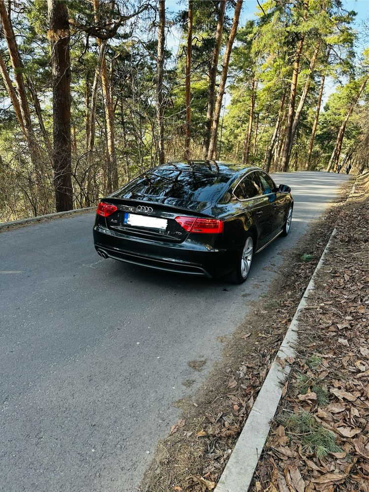 Audi A5  S-line.