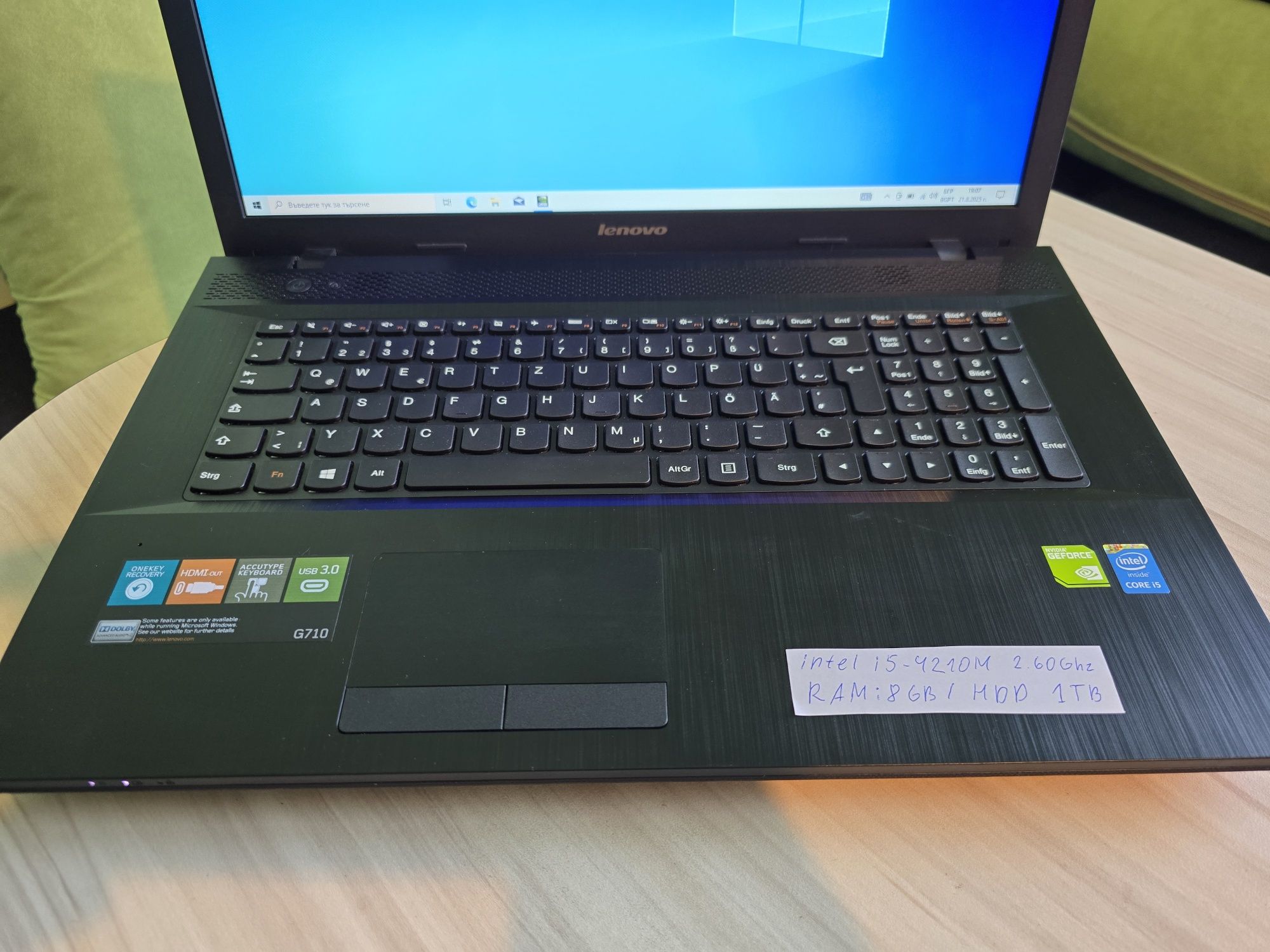17.3" Lenovo Core i5/8GB RAM/1TB HDD/Nvidia GT820M