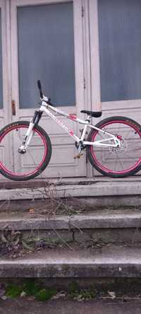 Vând Dirt jumper sau schimb cu rockrider modificat pus la punct