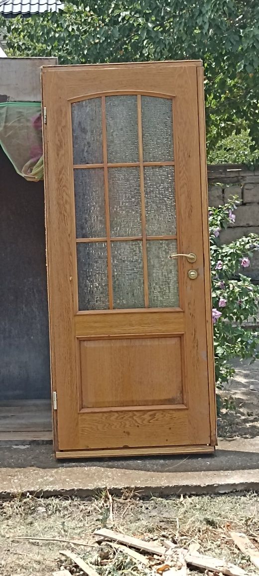 Продается дверь с коробкой