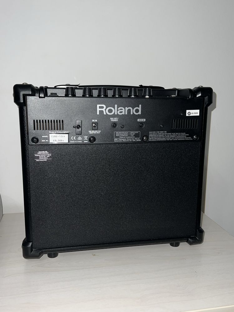 Гитарный комбоусилитель Roland Cube-10GX