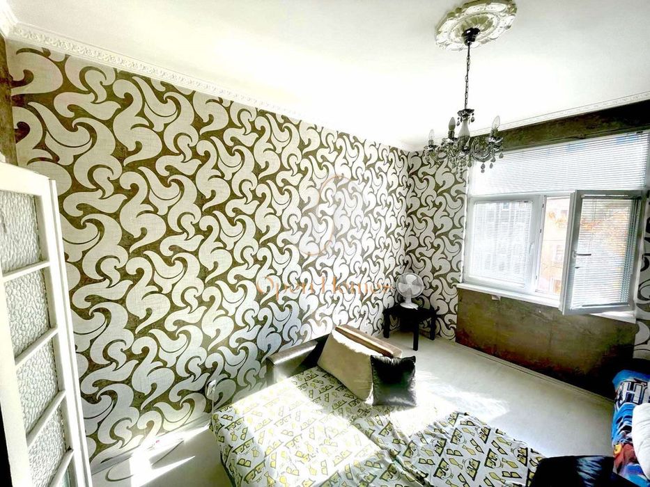 Продава се Тристаен апартамент в София, Център - 82 кв.м за 3048 €/кв.м - Снимка #1