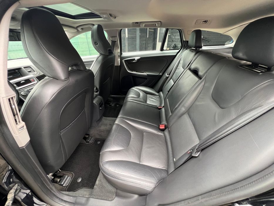 Volvo V60 2.4 D6 Plug-in Hybrid 283cp/Automat/Navigatie/Garanție/Rate