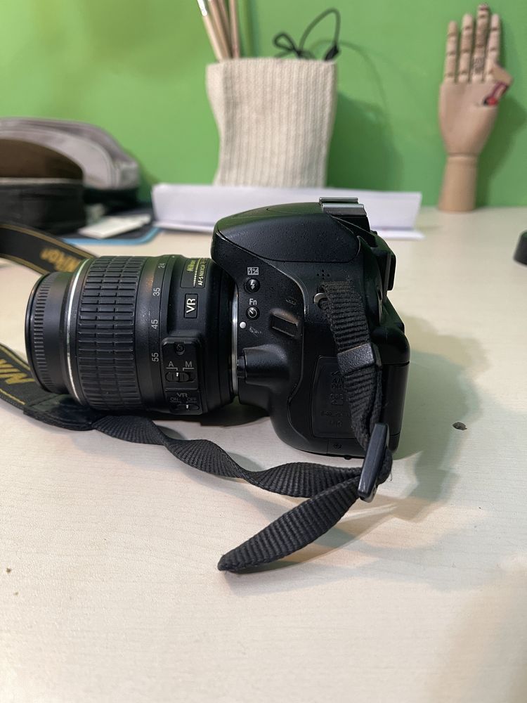 Nikon D5100 cu obiectiv kit 18-55 mm