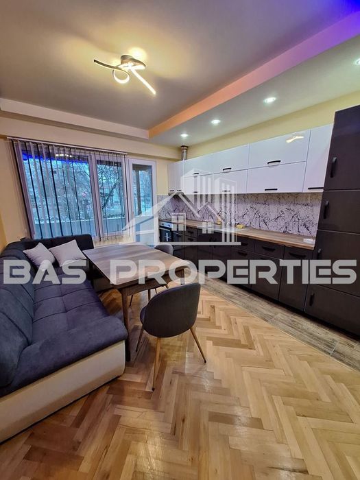 Продава се Тристаен апартамент в София, Свобода - 57 кв.м за 2683 €/кв.м - Снимка #2