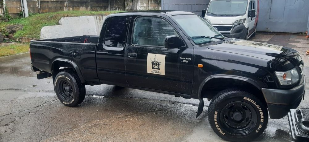 Toyota Hilux pickup,anul 2002