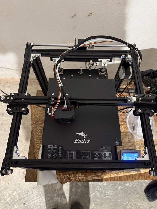 Продавам 3D принтер Ender 5