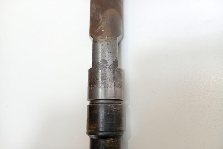 Injector  cu fir  028130203E Volkswagen VW Golf a 4-a generatie