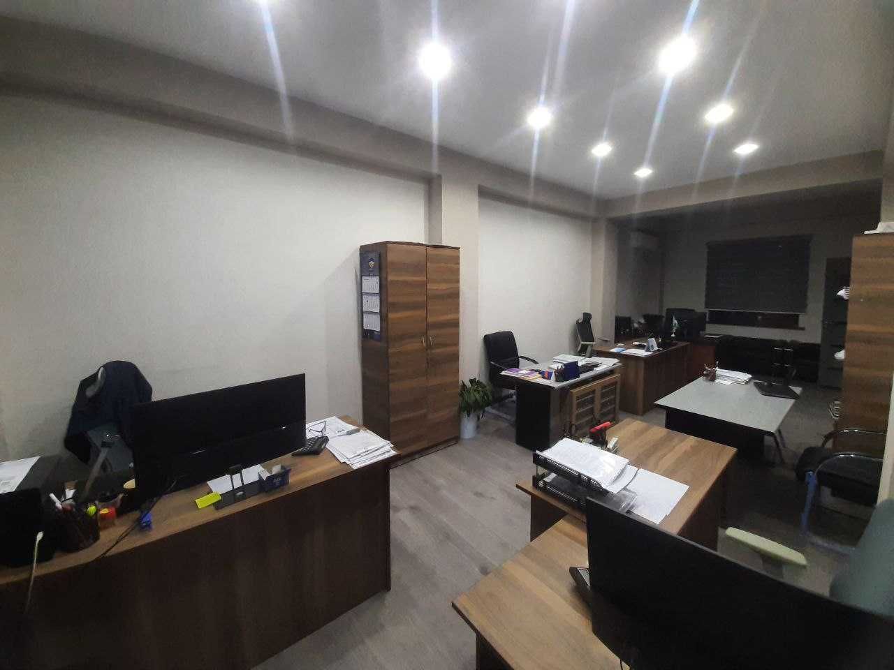 Продаётся 3 этажный офис и дом (2 в одном объекте) на Яккасарайском рн
