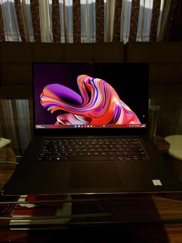 Dell XPS 7590 15.6" OLED 3840x2160 i7-9750H 16GB 512GB SSD GTX 1650