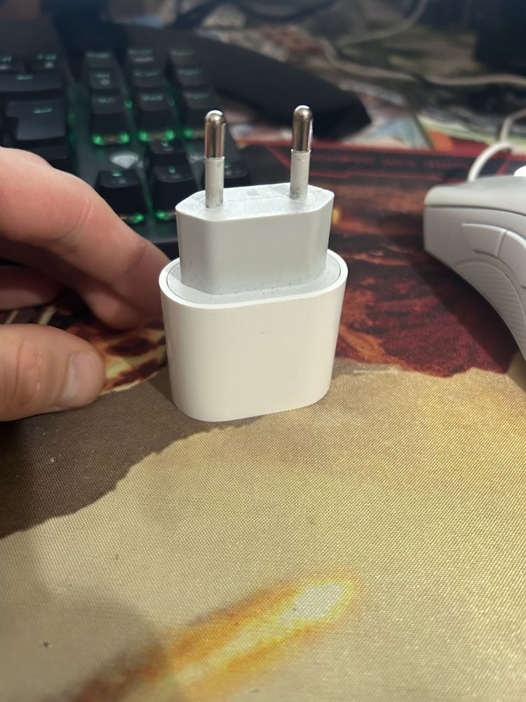 Iphone адаптер оригинален