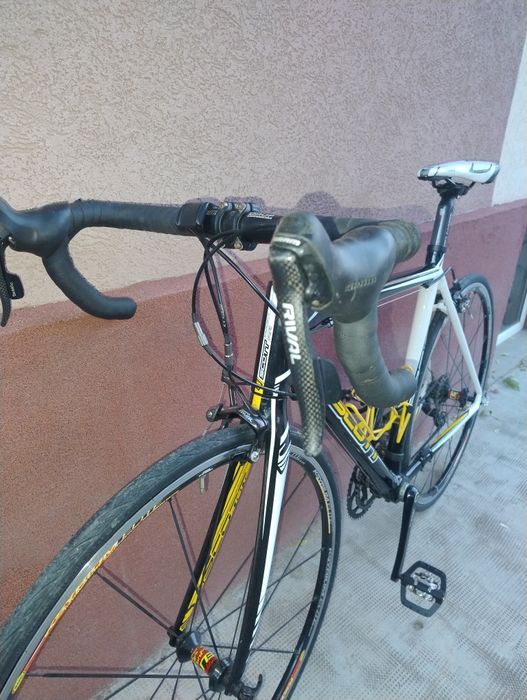 Vând bicicleta cursiera