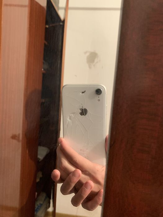 Продам айфон хр.