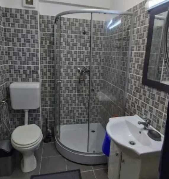 Дава се под наем Тристаен апартамент в Пловдив, Остромила - 37 кв.м за 193.8 € - Снимка #2