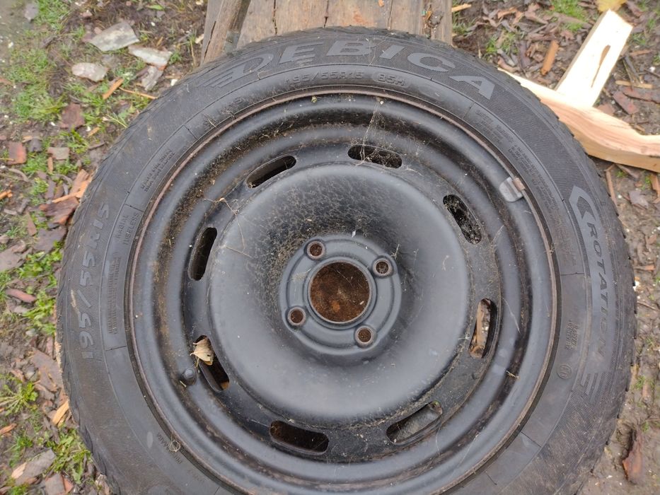 Vând 4 cauciucuri cu tot cu jante