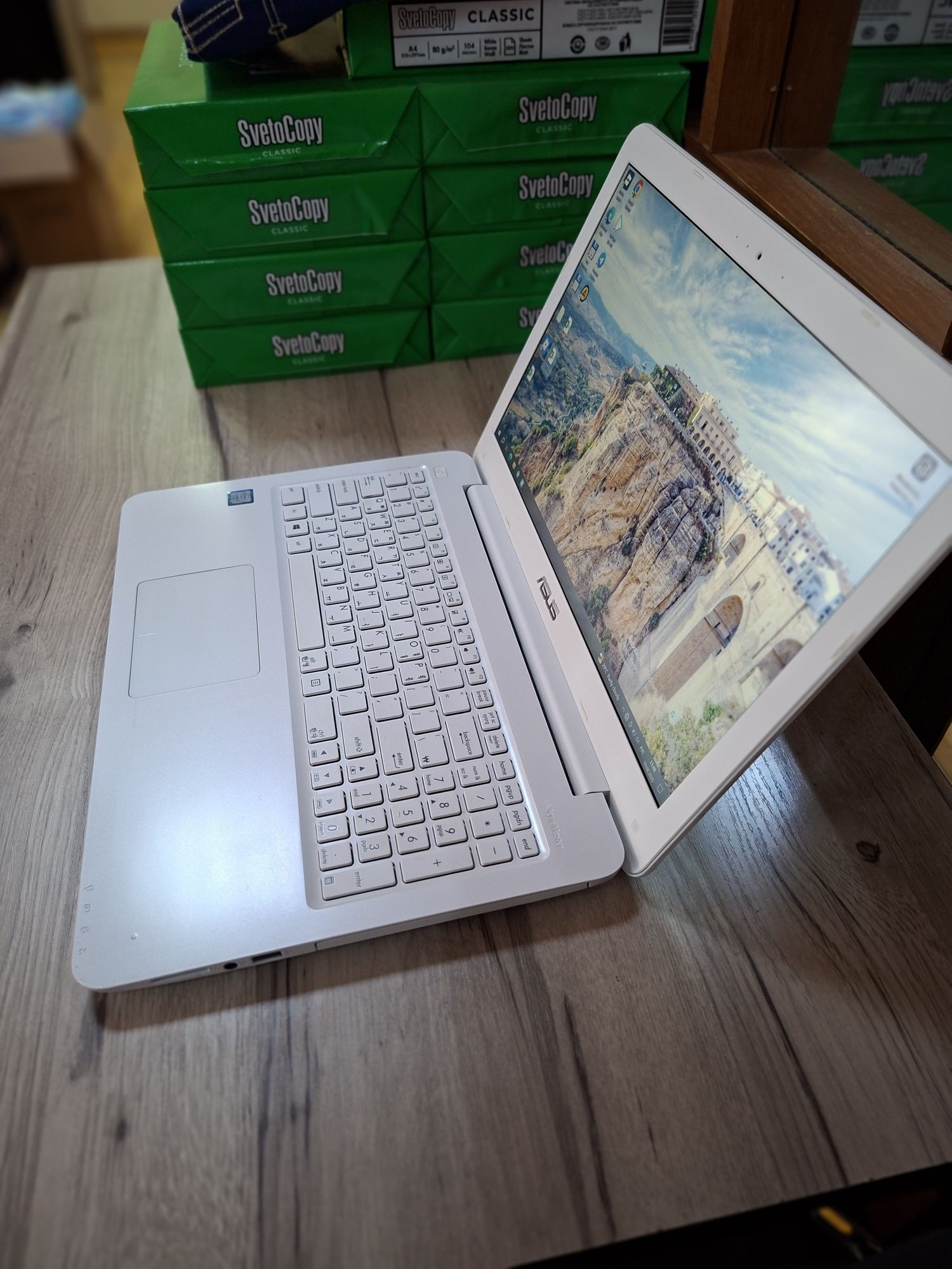 Notebook Sotiladi Asus