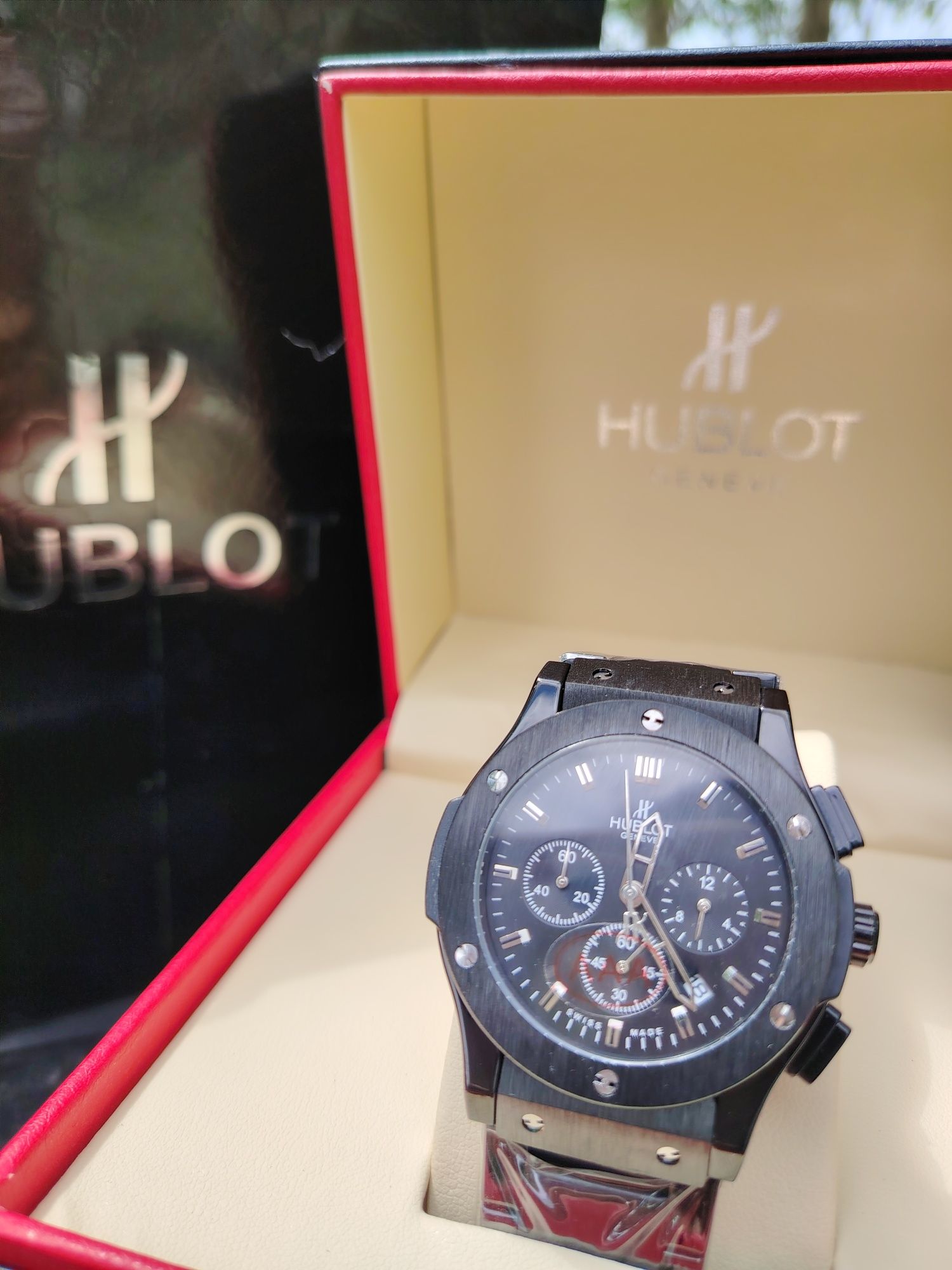 Наручные часы от мирового бренда Hublot, в фирменной коробке