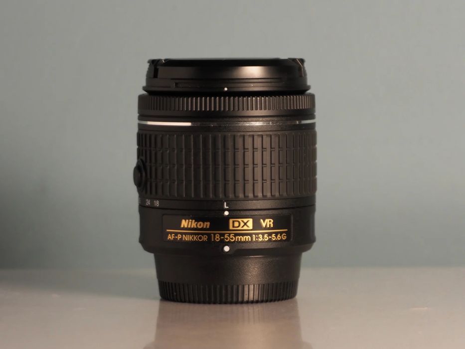 Объектив Nikon 18-55 мм
