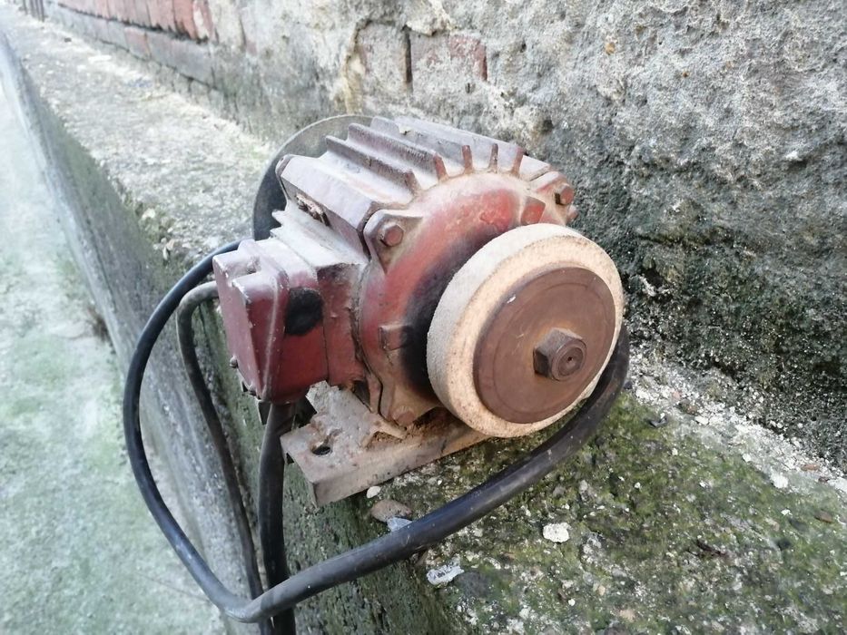 Шмиргел трифазен