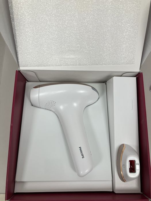 Фотоепилатор Philips Lumea IPL серия 7000