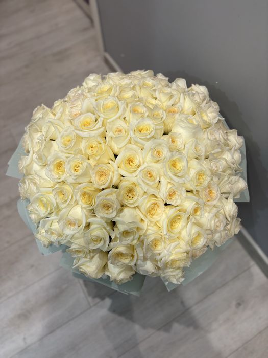 101 роза с большими бутонами