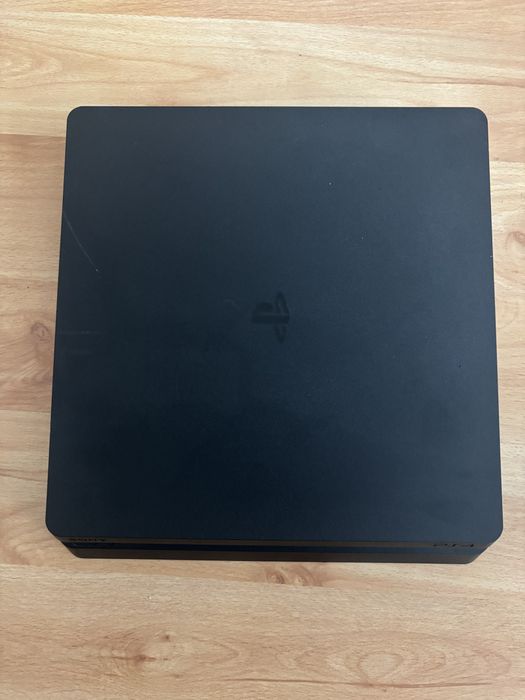 Конзола Ps 4   .