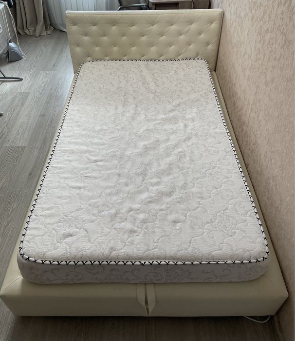 Кровать двуспальная продам