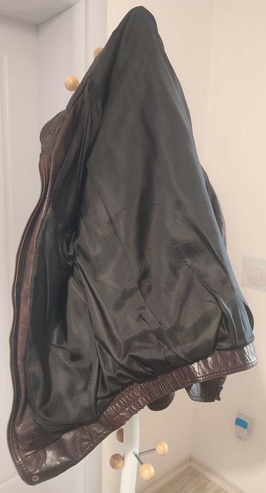 Продавам оригинално италианско яке от естествена кожа