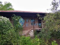 Тухлена къща с голям двор в село Лозен, област Велико Търново