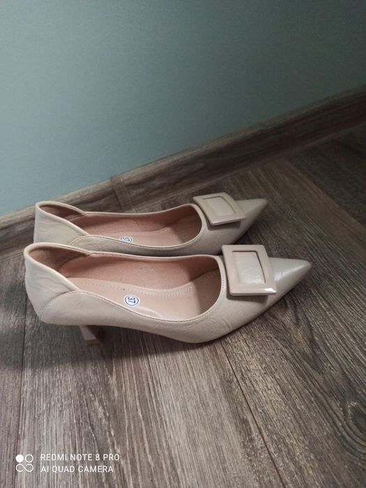 Pantofi eleganți superbi