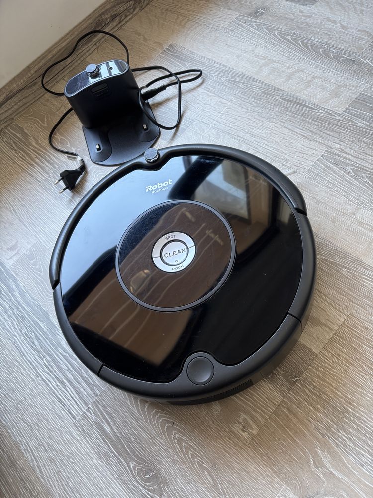 Робот Roomba 606